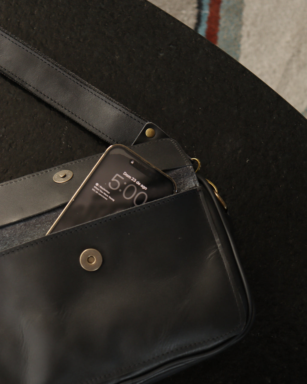 Crossbody Cambridge black full size.