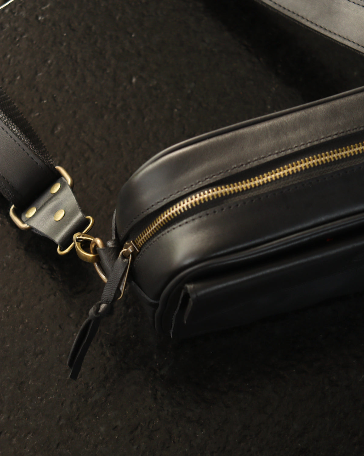 Crossbody Cambridge black full size.