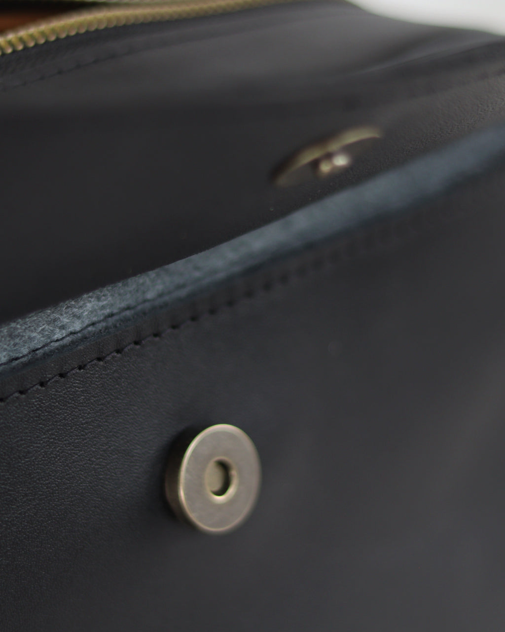 Crossbody Cambridge black full size.